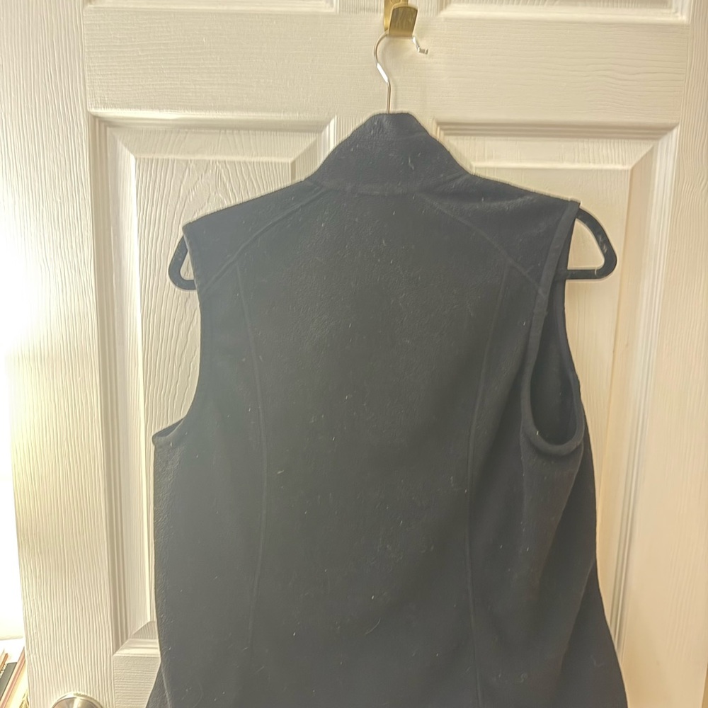 Patagonia Women's Black Fleece Vest - Picture 8 of 8